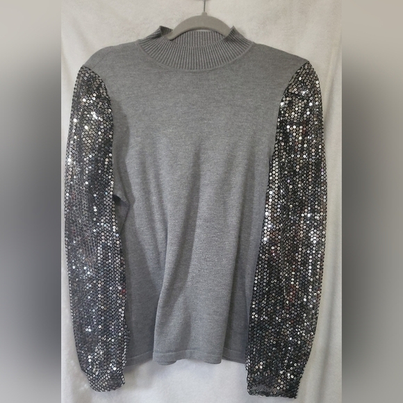 a love story Sweaters - A Love Story Lightweight Gray Sweater Sheer Sequin Sleeves Size XL